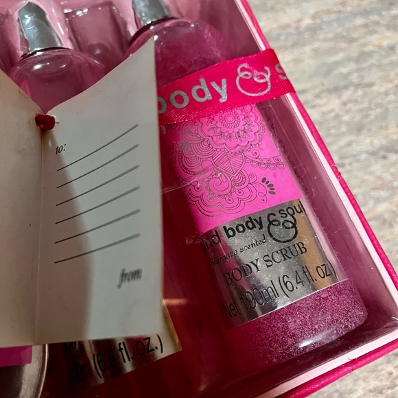 NIB Mind, body, and Soul Stargaze scented Bath and body set - Picture 4 of 16